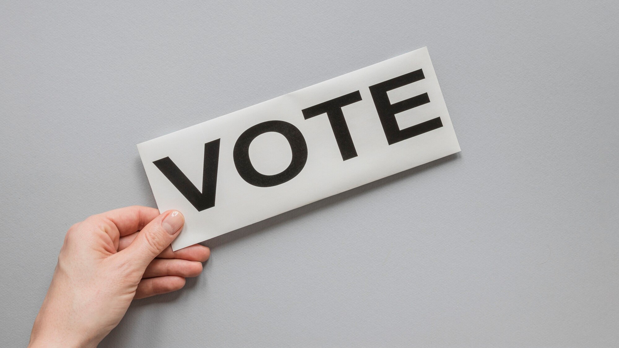 چگونه تحقیقات بازار به استراتژی برند کمک میکند؟ + چک لیست های مهم