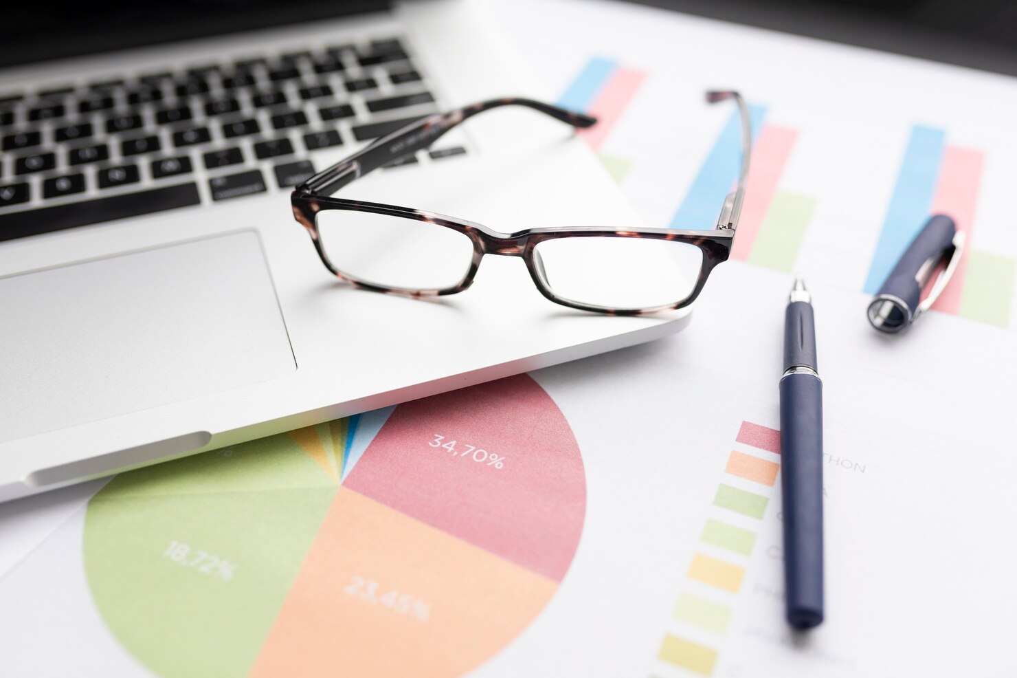 تحلیل رقبا در مطالعات بازار چیست و چگونه مزیت رقابتی ایجاد می کند؟